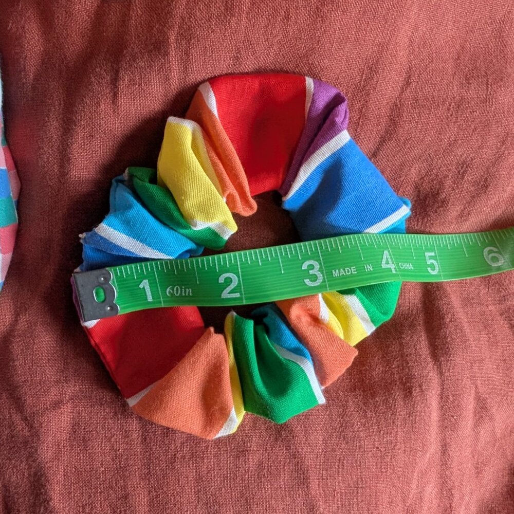 Set of Three Handmade Vintage Fabric Elastic Scrunchy Rainbow Floral Gingham - Picture 4 of 5